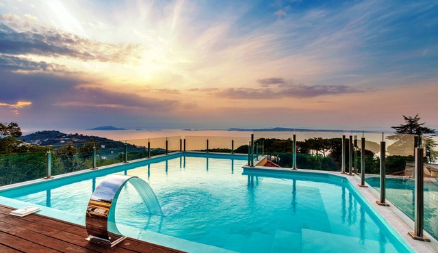 AMORE RENTALS -Villa Eva with Swimming Pool, SPA, Terraces, Sea View, Parking and Air Conditioning