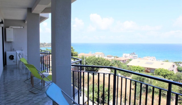 APARTMENT-1 WITH 2 ROOMS-NEAR THE SEA-PRIVATE PARKING-PANORAMIC VIEW