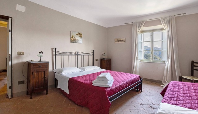 Apartment 'Appartamento Vescovo' with Shared Pool and Shared Garden