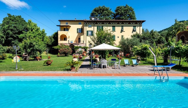 Apartment 'Cavaliere' with Private Pool, Private Terrace and Wi-Fi