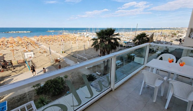 Apartment directly on the beach, 2 bedrooms and 2 bathrooms.