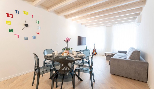 Apartment 'Flat 4' with Lake View, Wi-Fi and Air Conditioning