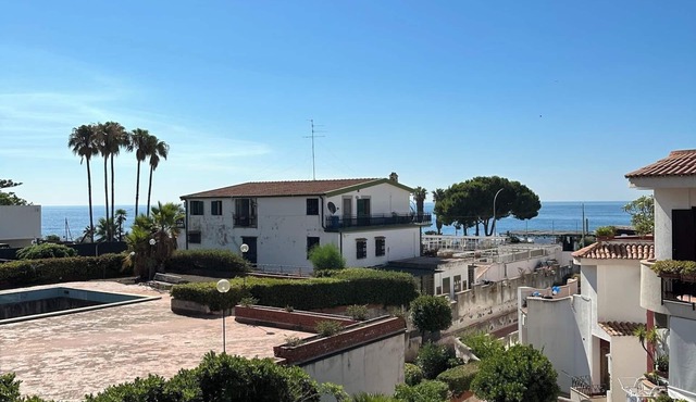 Apartment in Catania a few steps from the sea with bus stop under the house