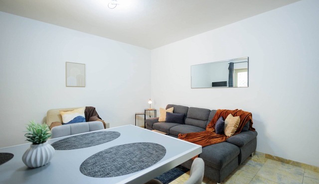 Apartment Int. 1, Apartment 1