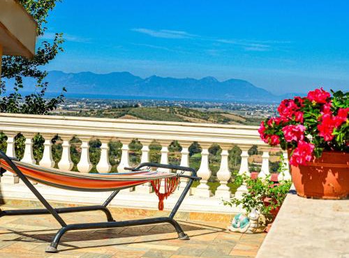 Apartment mit privatem Garten- Meerblick und Gemeinschaftspool by Interhome