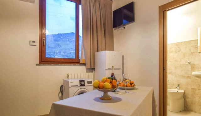 Apartment near Mount Etna with Hot Tub