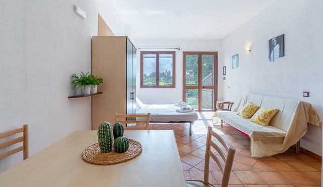 Apartment 'Pathos Retreat Mandorlo' with Shared Pool, Wi-Fi and Air Conditioning