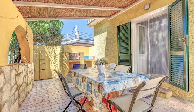Apartment 'Stecchi Mare' with Private Terrace and Air Conditioning in Capoliveri