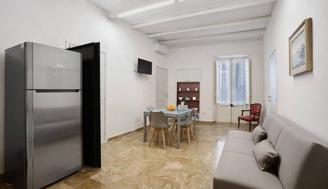 Apartment 'Superior Il Cortiletto 21' with Shared Terrace, Wi-Fi and Air Conditioning