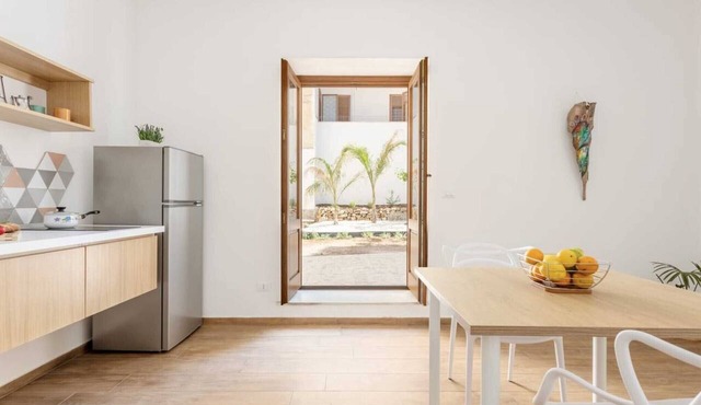 Apartment 'Travel Rooms-Arenella Piano Terra 1' with Mountain View, Wi-Fi and Air Conditioning