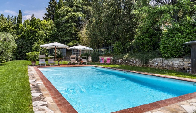 Apartment with swimming pool and panoramic terrace, 2 steps from Florence