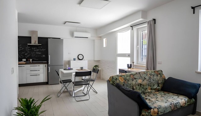 Aroma Holiday House with Wi-Fi and Air Conditioning
