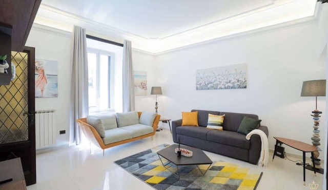 Aurelian Crown - 3BDR - Central Rome - (WiFi-AC)