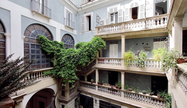 Authentic roman elegance in Campo dei Fiori