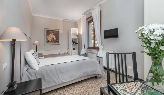 Authentic roman Trastevere apartment perfect for families sleeps 6 2 bathrooms