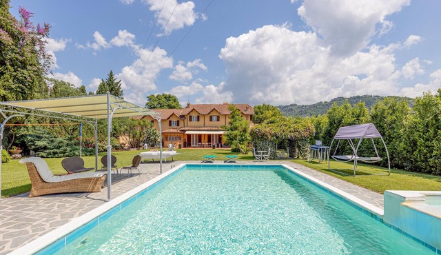 Awesome home in Massarosa -LU-