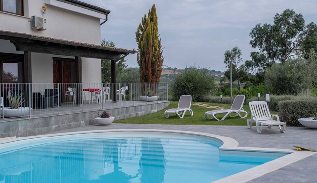 Beautiful apartment in villa with pool, WIFI, A/C, TV, patio, pets allowed and panoramic view