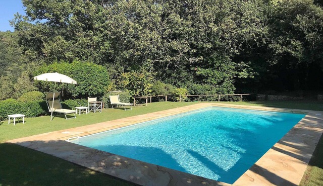 Beautiful private villa for 4 guests with pool, WIFI, TV, patio and panoramic view, close to Lucca