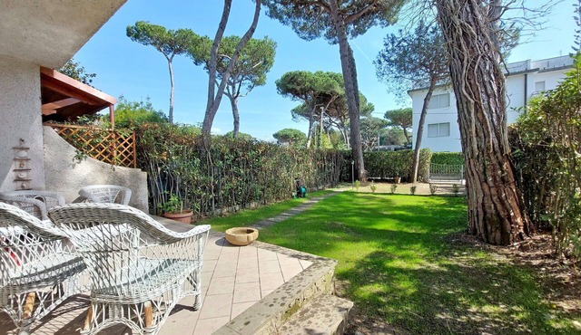 Beautiful villa for 5 guests with WIFI, A/C, TV, terrace and pets allowed, close to Forte Dei M.