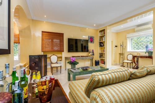 Borghese Flat in Luxury Villa with Garden