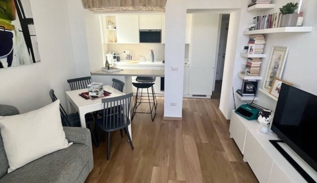 Boutique Apartment with Balcony 1 Metro Stop Colosseum