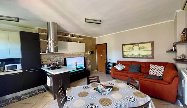 CASA BERTO ANAGNINA: 70-SQUARE-METER APARTMENT WITH PARKING SPACE NEAR THE ANAGNINA METRO STATION