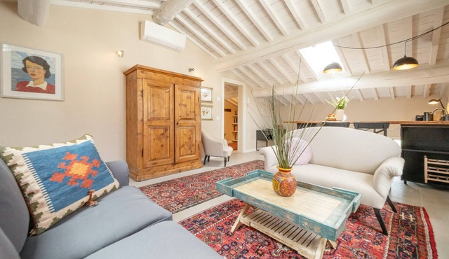 Casa Cantore Close to the Walls