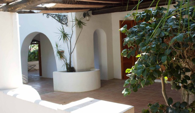 Casa Capiciana * Punta Rotolo in front of the sea