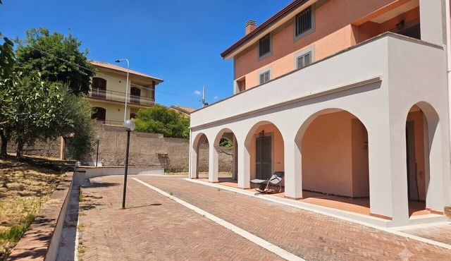 Casa Di Donato - Entire Villa Sleeping 8