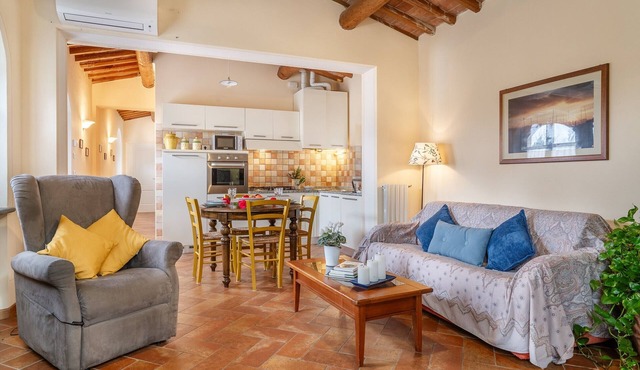 Casa Paradiso – surrounded by greenery, just steps from Lucca