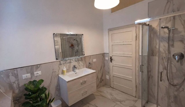 CasaDante: History and Comfort in Modena. Parking and Check-in 24/7