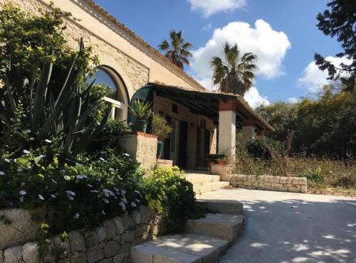 Casale Vignazze - villa in campagna ideale per 8-10 persone a 500 m dalla spiaggia di Punta Secca