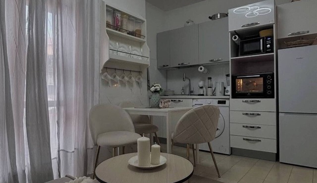 Charming Ground Floor Apartment in Scalea with Balcony in Scalea