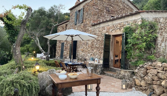 Charming stone farmhouse 1.5 km from the sea
