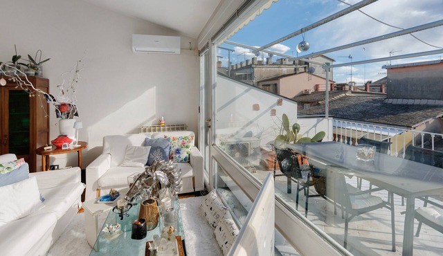 ‘Chiavari Elegante’ Apartment with Private Terrace, Balcony and Air Conditioning