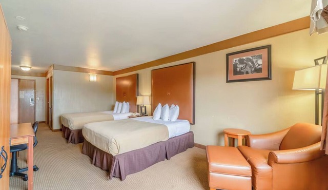 Comfortable Three Rooms w/Queen Beds Close to Local Shops in Beeville