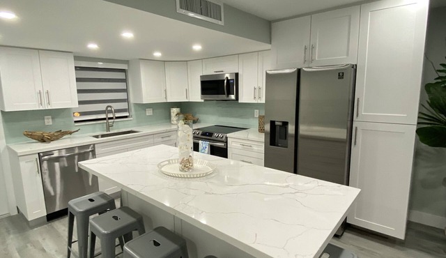 Completely Remodeled 3/3 in the heart of Key Largo (Oceanside) in Key Largo