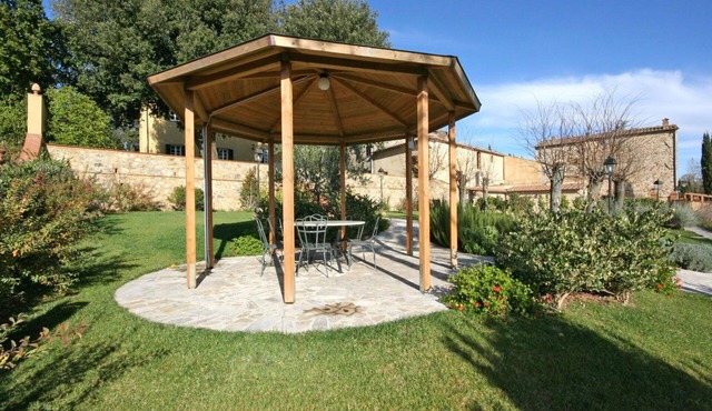Cosy apartment with WIFI, pool, TV, pets allowed and panoramic view, close to San Gimignano