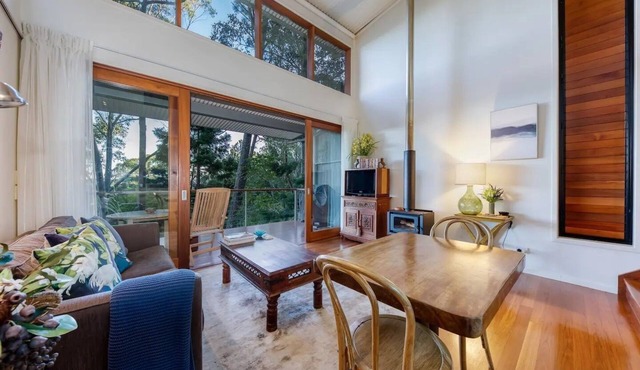 Couples Getaway. Sunshine Coast Hinterland. Cosy with Fireplace. Pet-Friendly! in Mapleton