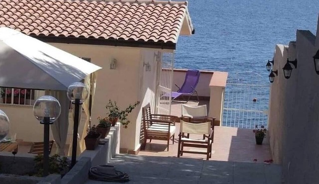 Da Giulia, little house by the sea