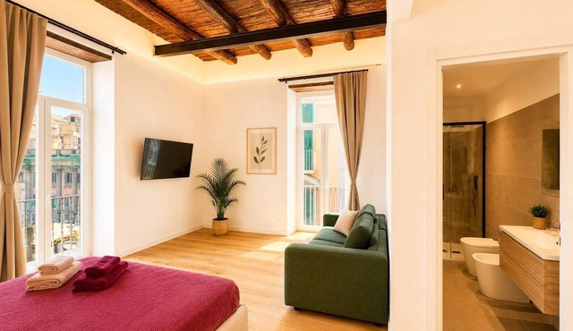 Dante Rooftop Hub: Vibrant Naples for 14 Guests