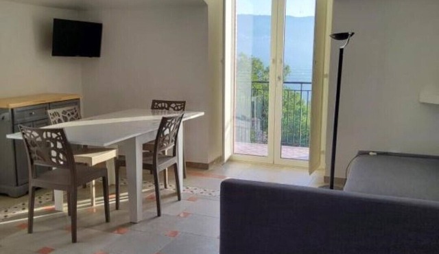 Description of the apartment and the surrounding areas
