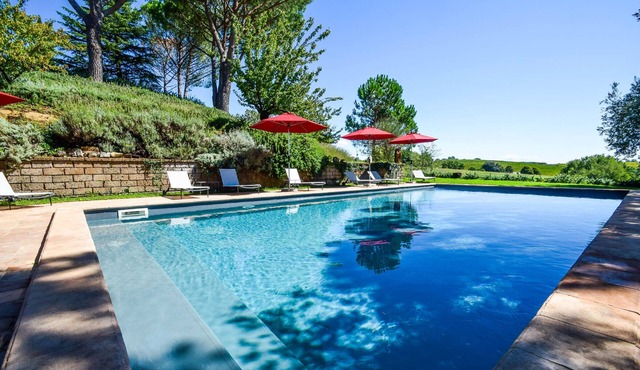 Detached villa with private pool and panoramic view on the city of Orvieto.