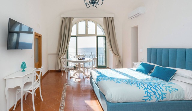 DIPINTO APARTMENTS