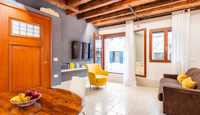 Dream's door with canal view in Venice