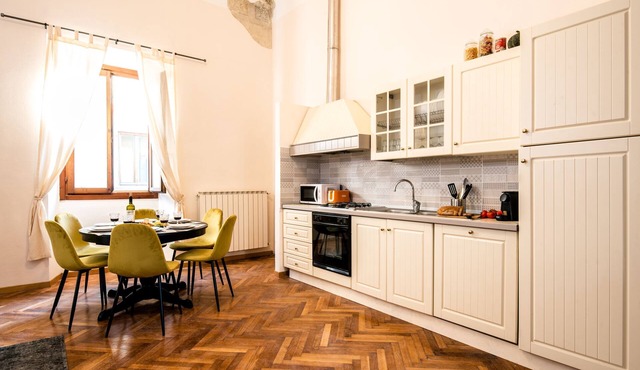 Elegant and historic 3-Bedroom in city center