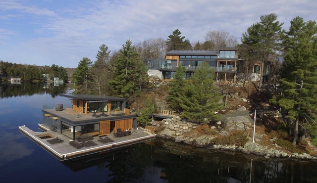 Exquisite 12 bed 13 bath cottage on Lake Joseph in Minett
