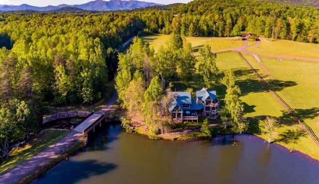 Falling Waters Lodge Spectacular Lake Front Home in Gilmer County