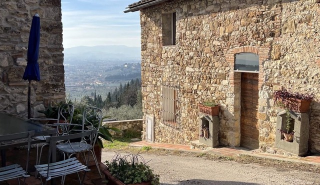 Farmhouse "Poggio alla Pieve - Bianco" with Shared Pool & Wi-Fi