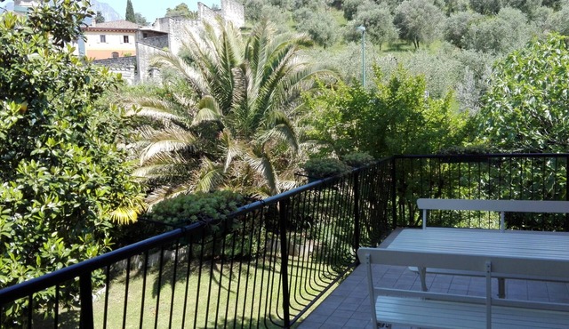 Flat with terrace, quiet and sunny,2 bike, air cond,bike storage